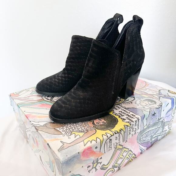 NWOB JEFFREY CAMPBELL Boots 5.5 6 Rowlan Black Suede Python Booties Cowboy - Picture 1 of 6